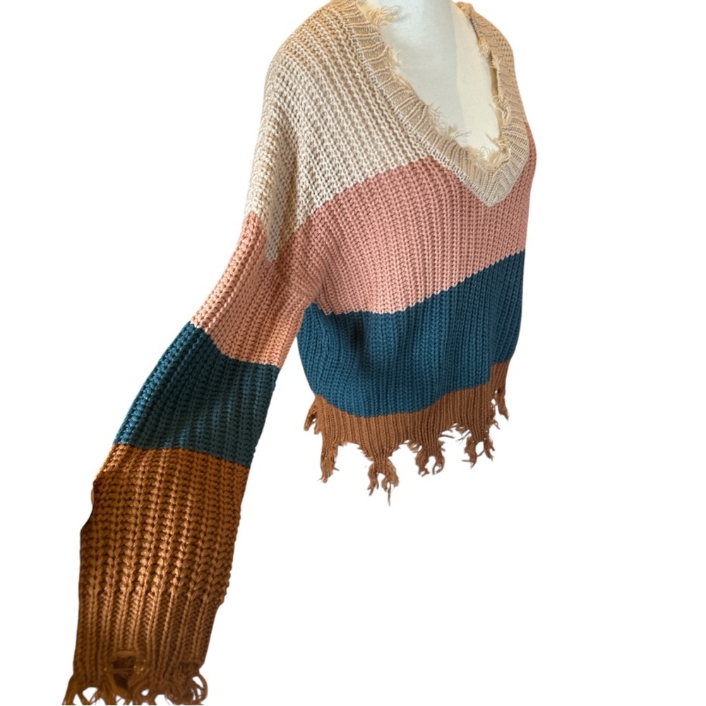 Love Tree Colorblock V-Neck Frayed Sweater NWT - Picture 5 of 8